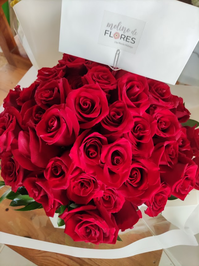 50 red roses